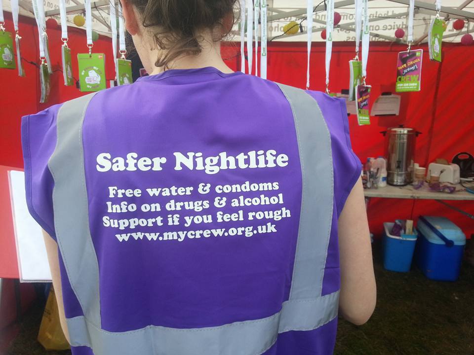 Crew worker wearing a Safer Nightlife bib Crew worker wearing a Safer Nightlife bib